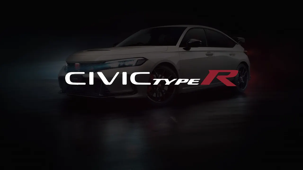 廣告收尾畫面：暗色背景中的白色 Civic Type R 和 CIVIC TYPE R 官方字樣